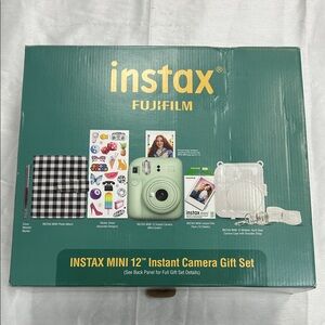 Fujifilm Instax Mini 12 Instant Camera Set - Light Green